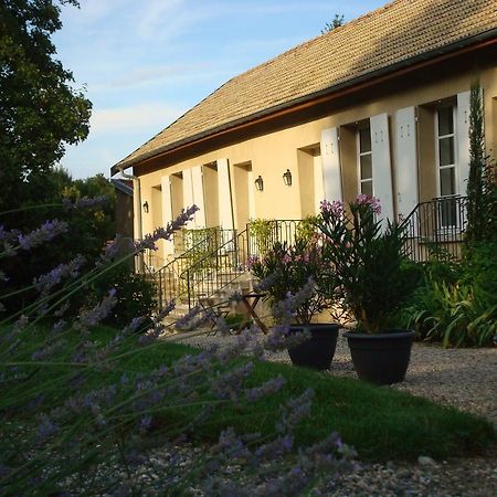 Les Communs Du Manoir Daire Écully Dış mekan fotoğraf